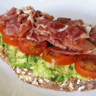 Tosta Con Tomate, Aguacate Y Jamon 1Ud.