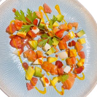 09b Insalata salmone frutta