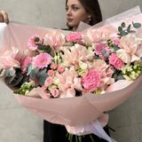 Buchet Roz Pudrat cu Trandafiri, Crizanteme si Garoafe