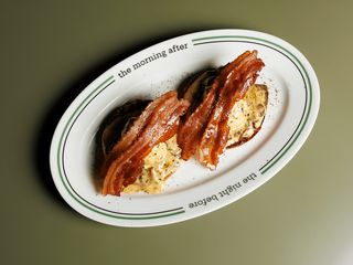 Jajka po benedyktyńsku z boczkiem i grzybami