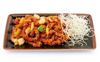 211.Chrupiąca Wieprzowina z Ziemniakami w Sezamie(350g)