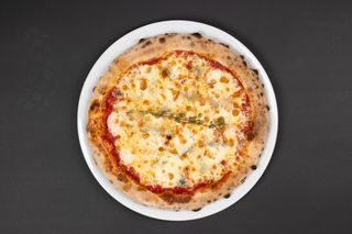 Пица Куатро Формаджи