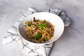 Лапша Wok по-сингапурски