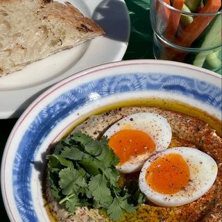 Хумус з пряними спеціями