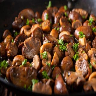 Cogumelos Salteados com Broa