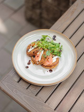 Оладьи из батата с помазкой из крем-сыра