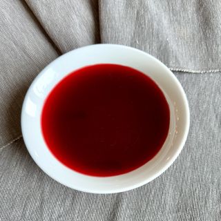 Czysty barszcz czerwony kubek