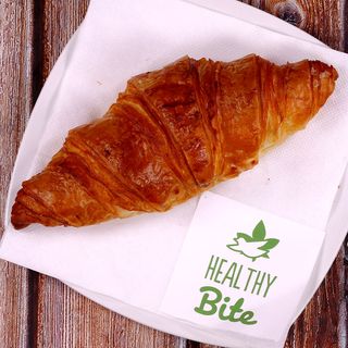 Прясно изпечен кроасан с масло (65г)