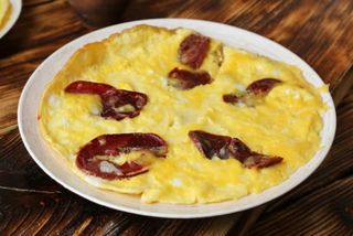 Ձվածեղ բաստուրմայով