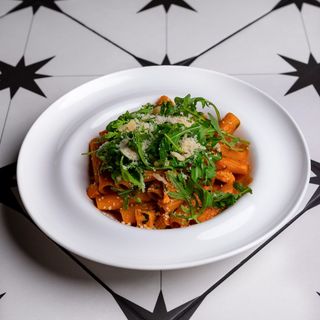 Паста з куркою та соусом папрік (380g)