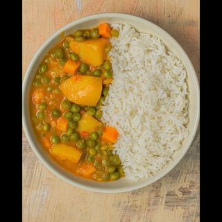Steamed Rice served with Minji Stew