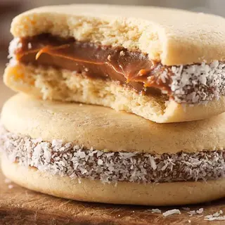 Medialuna de Pastelera  y Dulce de Leche.
