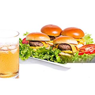 4 Mini Burgers With Chips & 1 Soda