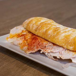 Bocadillo De Pata Asada