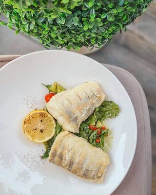 Судак на гриле и овощной подушке 