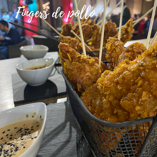 Fingers De Pollo Con Salsa De La Casa