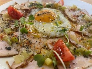 Fino Lomo De Orza Sobre Cremoso