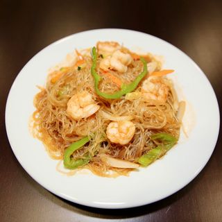 A12 - Fideos transparentes en caldo con gambas