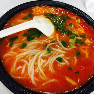 Sopa De Fideos De Arroz Con Huevos Fritos