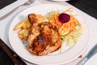 1/4 de pollo + patatine+insalata