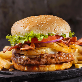 Boczek Burger + frytki gratis!