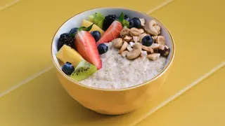 Oatmeal with fresh fruits and berrie (from 9:00- 13:00)