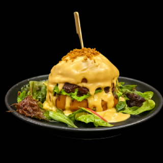 ANGUS FROMAGE BURGER CU CARTOFI PROASPETI PRAJITI (NECONGELATI)