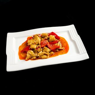 POLLO CON SALSA PICCANTE E PEPERONI