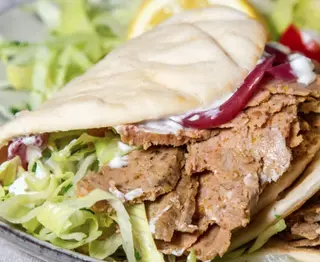 Doner O Pitta(pollo/ternera/ mixto + patatas+ lata
