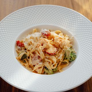 Тальятелле с брокколи и креветкой 