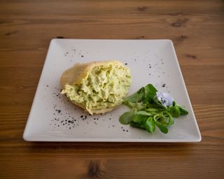 Arepa Pollo y Aguacate