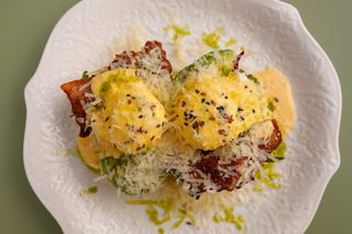 Бенедикт з беконом та авокадо (300г)