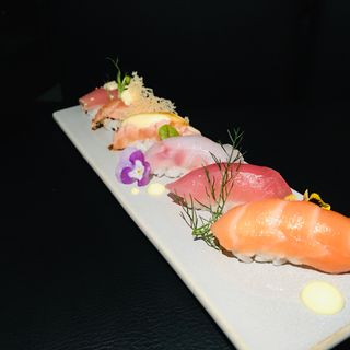 N4 Nigiri salmon flambe
