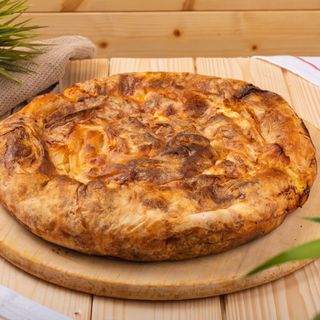 Домашна селска баница с краве сирене, яйца и масло - 10 парчета