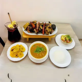 Parrillada al carbón y Jarra de maracuyá, comer 4 persona