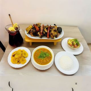 Parrillada al carbón y Jarra de maracuyá, comer 4 persona