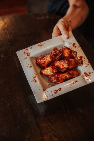 Alitas De Pollo Con Salsa Barbacoa (8 Uds.)