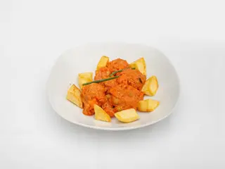 Plato De Albóndigas De Carne A La Jardinera