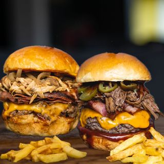 01.Terence Hill Burger + Pig love Cow + 2х Картофки + 2х безалкохолно