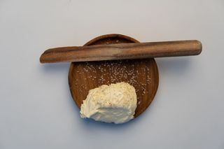 Взбитое масло с копченой солью