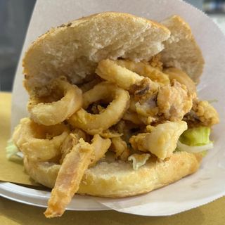 Panino con calamari fritti 