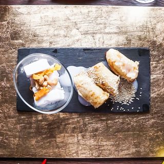 Кокосов сладолед с пържен банан (150г)