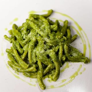 D - Pequeña Pesto De Albahaca