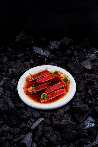 Tataki de ton cu sos de roșii și sos yuzu-ponzu