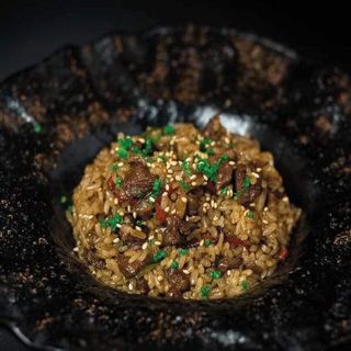 Yakimeshi de ternera