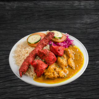 Curry de pollo Con Shish, Tikka, Arroz y Ensalada