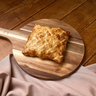 Хачапурі з листкового тіста з куркою, сиром та грибами (250 г.)