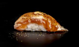 136.Nigiri De Salmón Y Queso Flameado (3 Uds.)