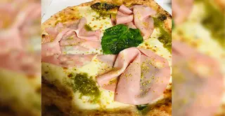 Provola, mortadella e pistacchio