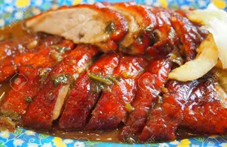 E24. Pato con salsa picante 
